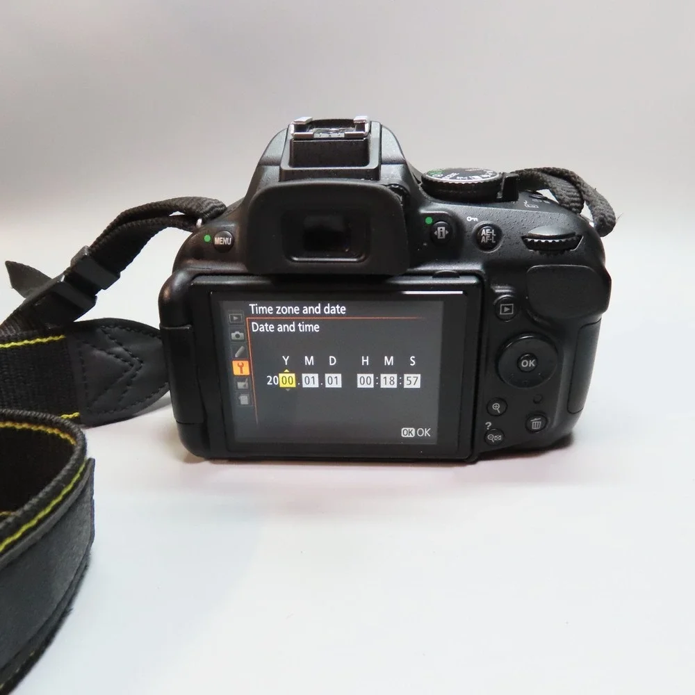 Nikon D5200 24.1MP DSLR Camera Body Only. Very Good‎ Condition